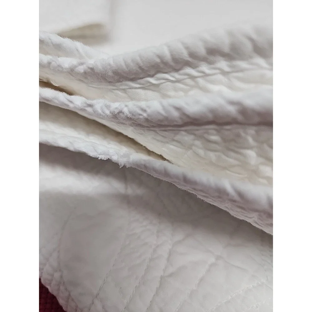 PotteryBarn Matelasse Bedspread White Quilted Medallion Design Queen Cottagecore
